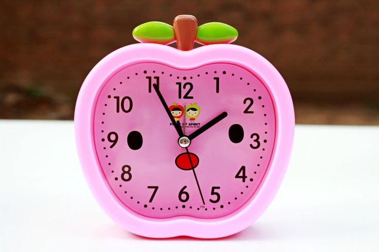 新品创意儿童小闹钟可爱卡通学生闹钟小草莓定时学习闹钟简约红色910