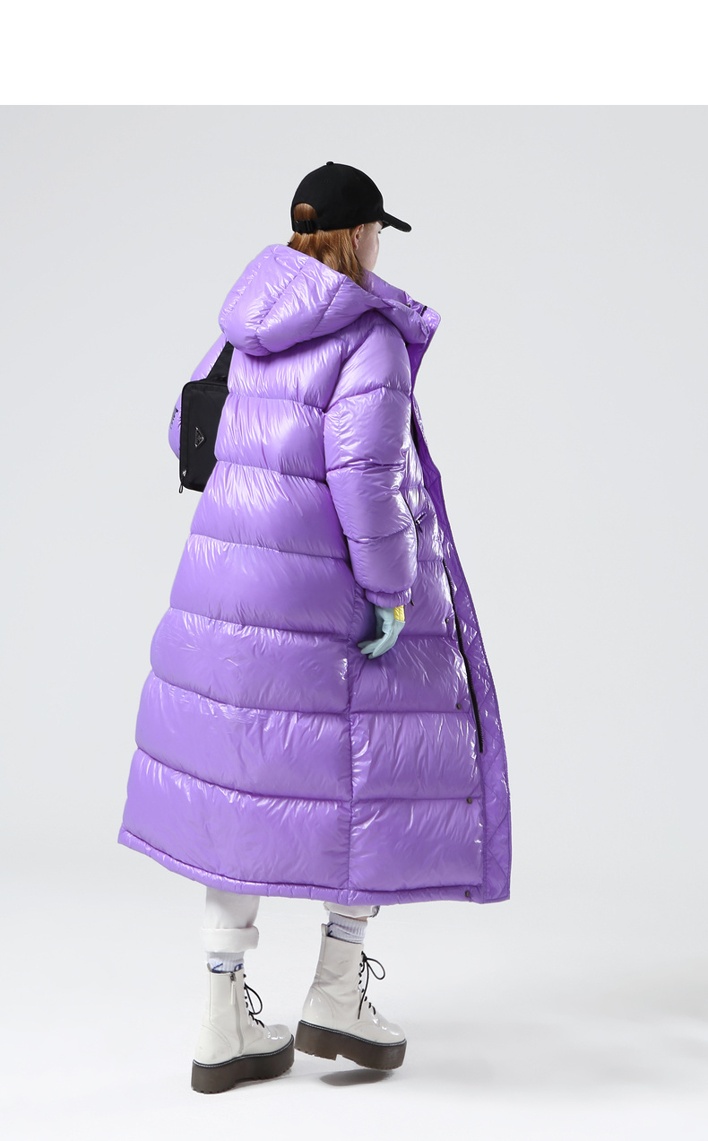 初语亮面羽绒服连帽女冬季新款修身印花紫色超长款过膝加厚