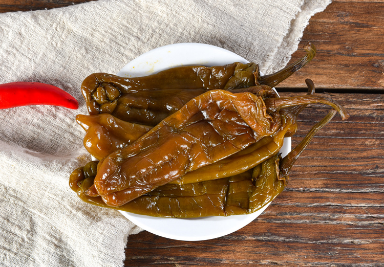 保质期:常温3个月重量:散装称重产品名称:油泡椒生产商(制造商)地址