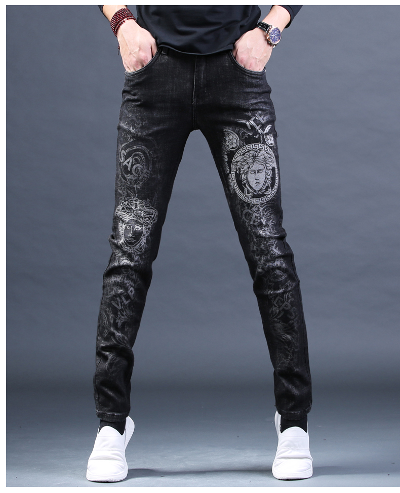 款男士刺绣印花牛仔裤男潮牌破洞休闲潮流裤子修身小脚宽松直筒hlcom