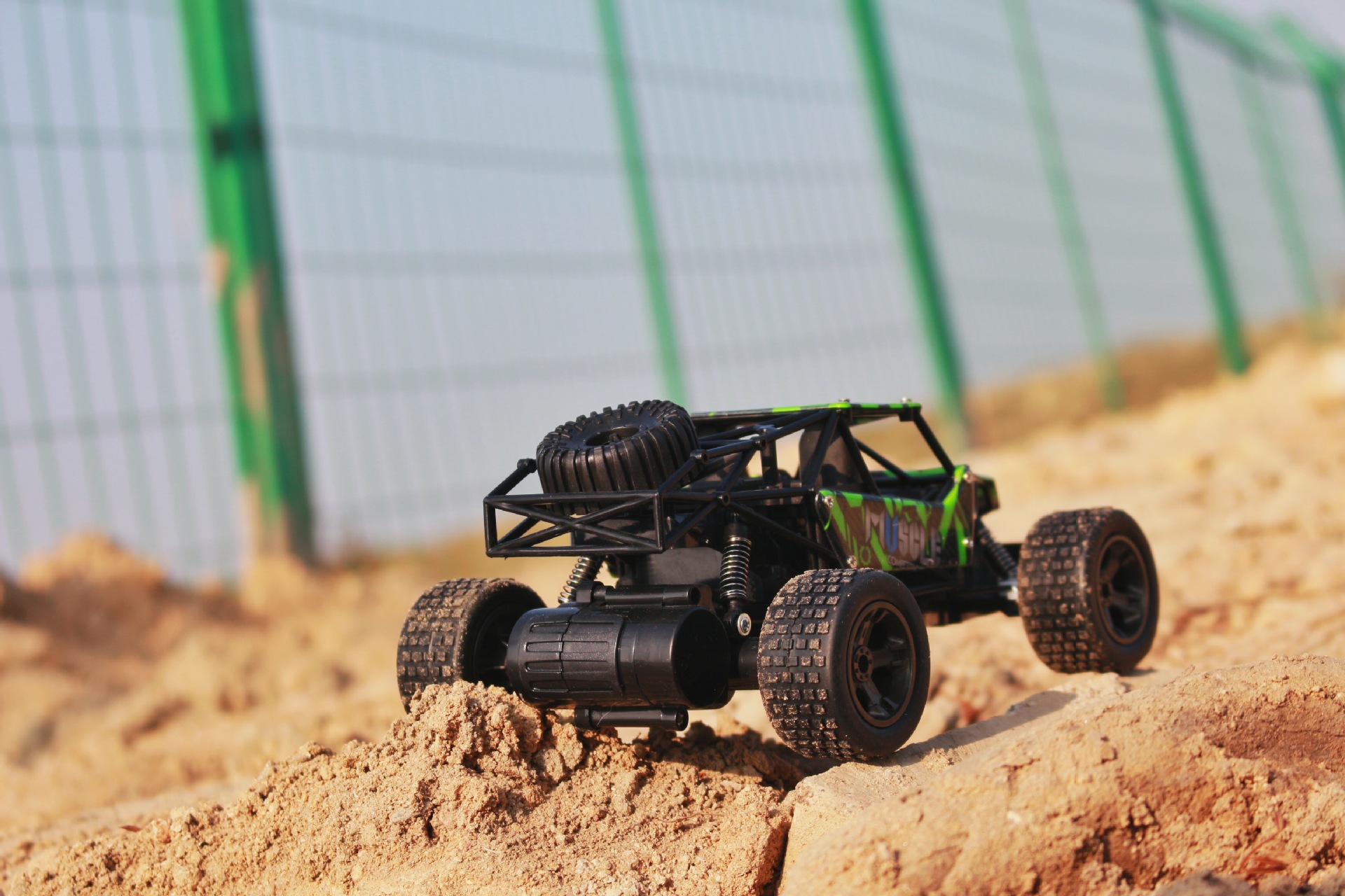 新款118遥控车越野车2815漂移攀爬车24g遥控高速车rccartoys