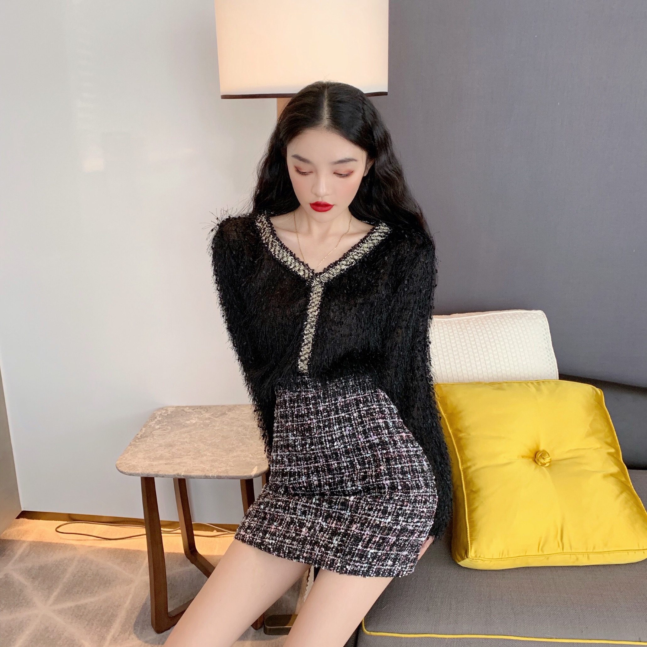 孜牧网红直播衣服女主播服装上镜性感v领气质名媛上衣小香风毛绒t恤秋