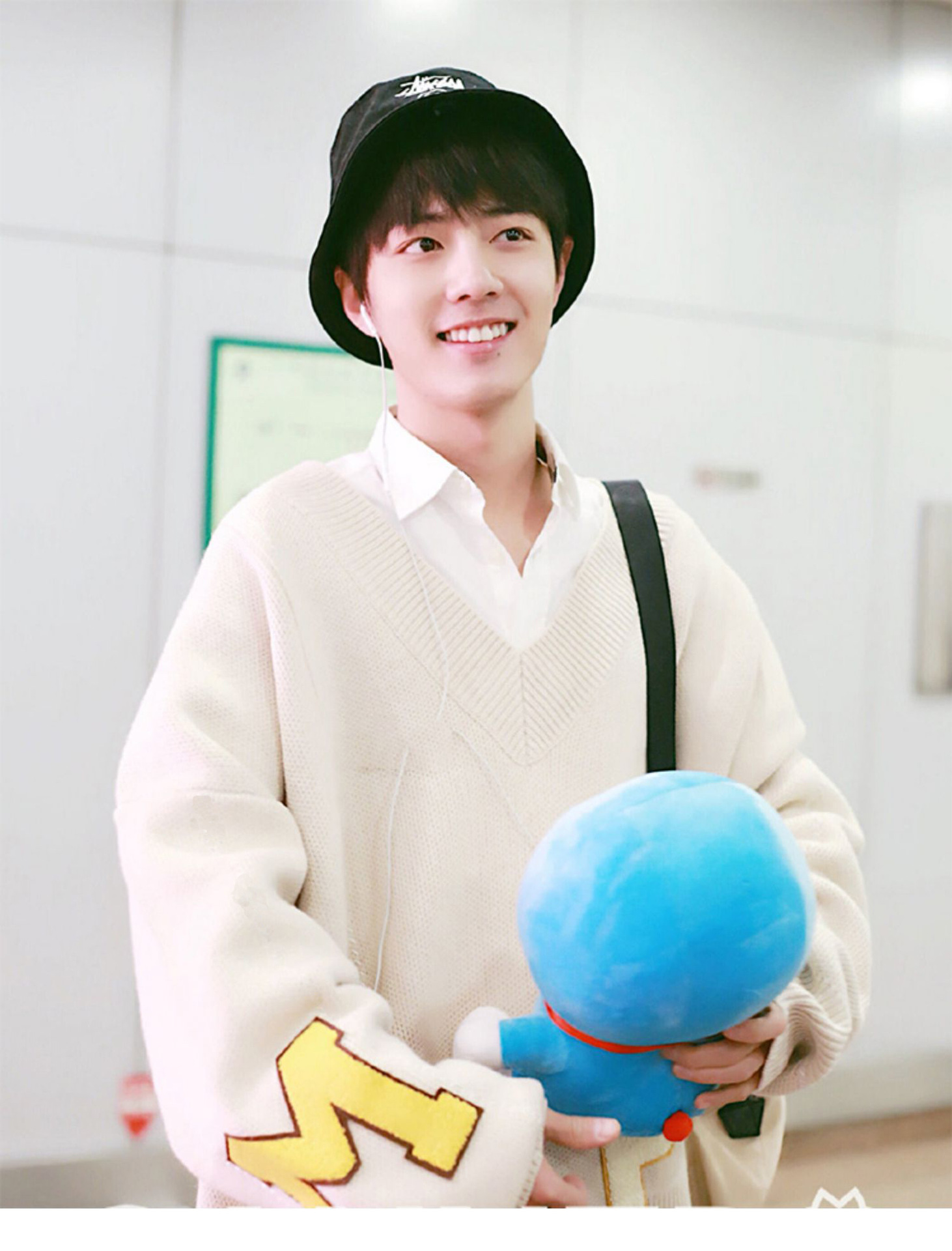 肖战同款v领毛衣女19新款套头情侣宽松字母刺绣慵懒风秋冬外套男