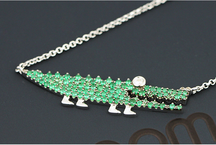 apmmonaco小鳄鱼镶晶钻造型项链925银吊坠时尚锁骨颈链女士首饰可调节