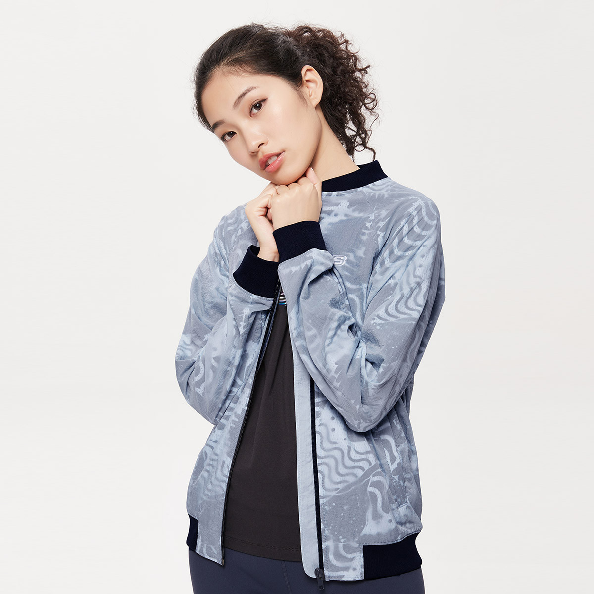 skechers斯凯奇女装dlta薄款棒球外套印花茄克运动上衣sl3wj18m01