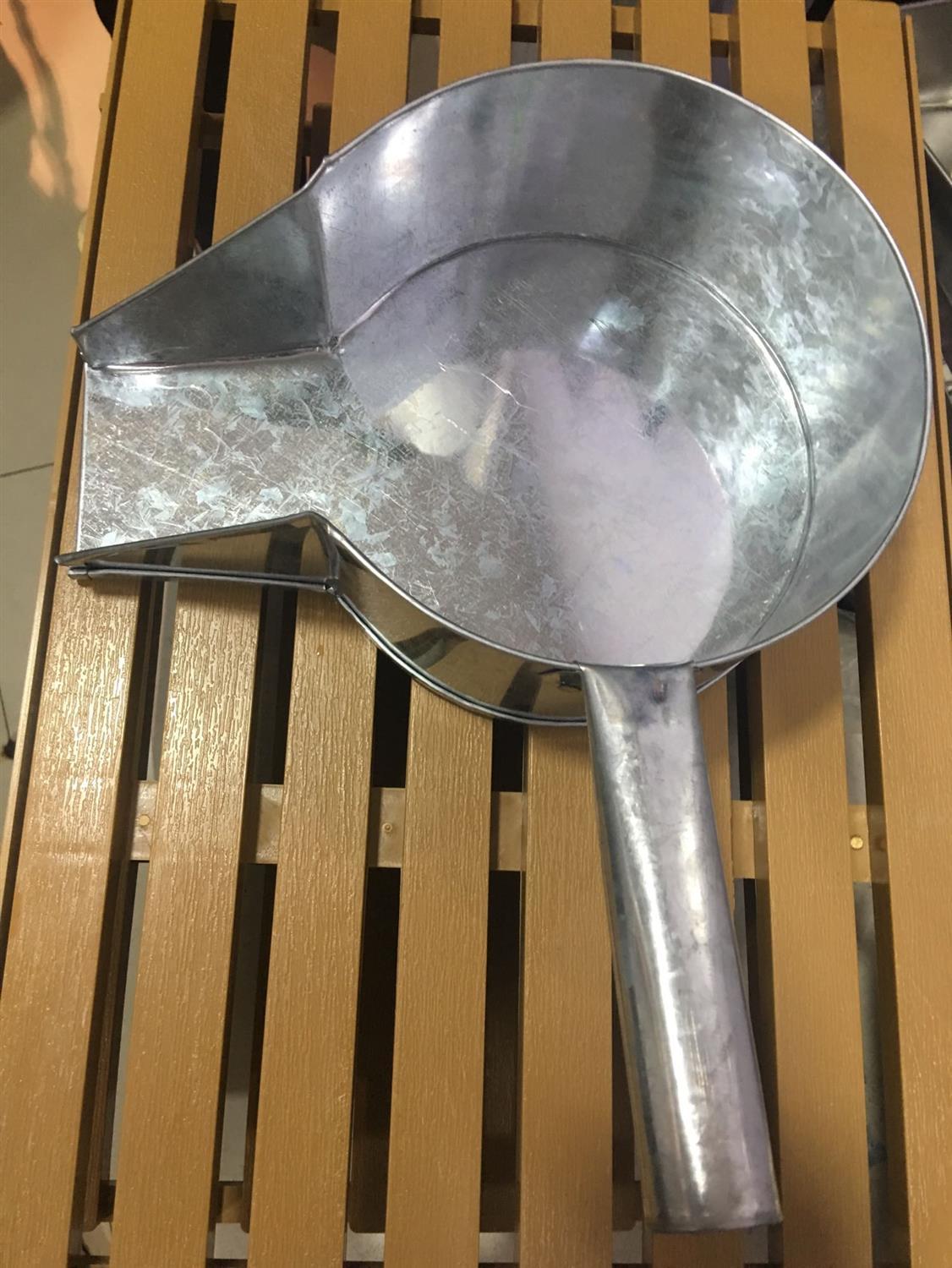 雪花铁皮装鸡柳工具鸡柳装袋漏斗上海特味鸡柳装袋工具nutyrrenby