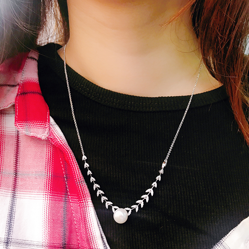 apm monaco时尚吊坠/项链 apm monaco花瓣珍珠项链女 时尚毛衣链法式