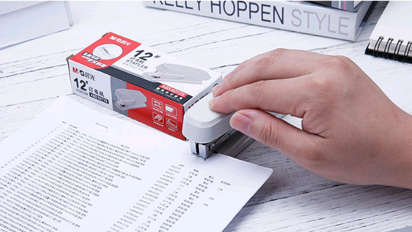 包装数量:1适用书针:12适用范围:家用类型:普通订书机型号:abs92723