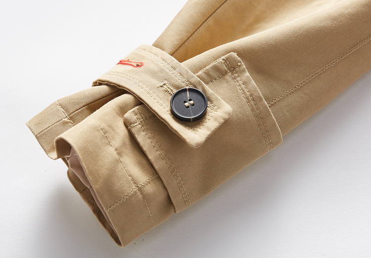 袖口别致袖袢设计,利落大方,尽显帅气干练风