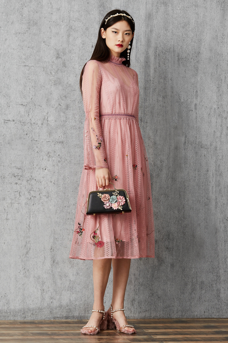 马克华菲女装镂空连衣裙2019秋季新款圆领绣花中长裙