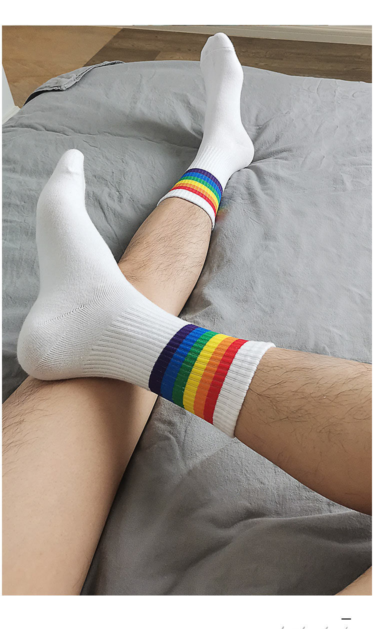 4双彩虹中筒长筒纯棉防臭男式袜子gay白袜控个性条纹潮高筒运动袜