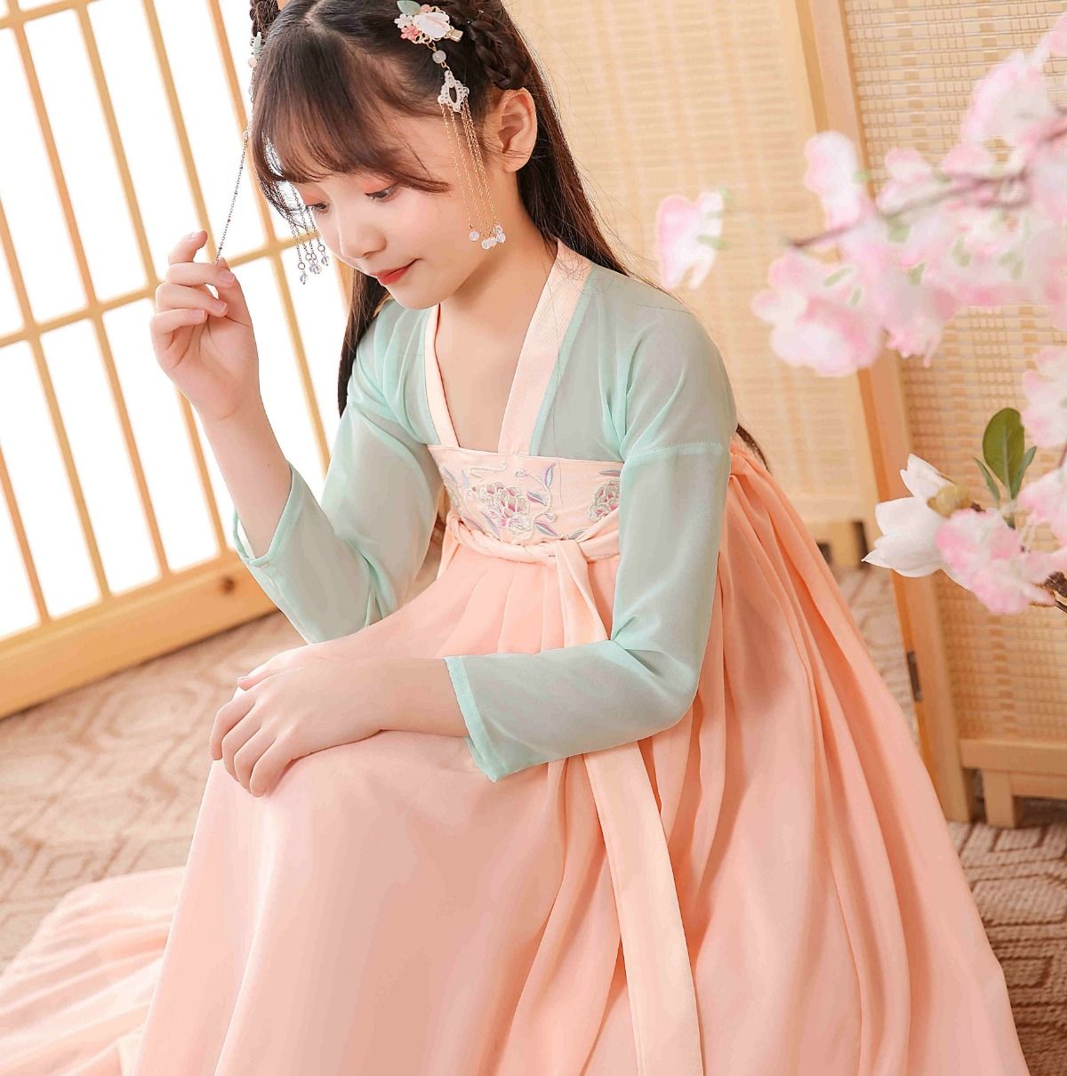 儿童汉服女童古装新款齐胸襦裙刺绣仙女纱裙粉色浅绿色上衣粉色纱裙