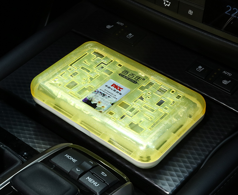 舒适主义汽车香膏车载固体香水车用香盒清新香氛车内香薰除异味用品