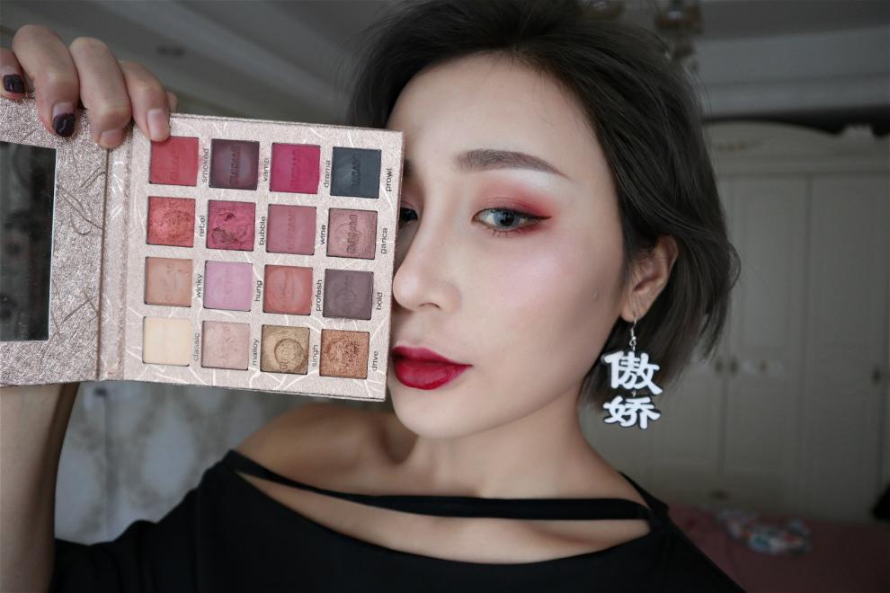 舞台妆ins眼影盘哑光大地色裸色自然眼影城市衰败初学者