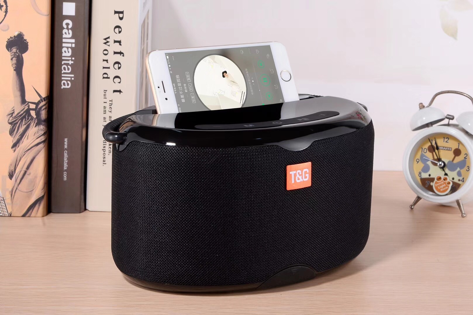 新款tg137 多功能蓝牙音响大功率30w移动电源手机支架低音炮音箱