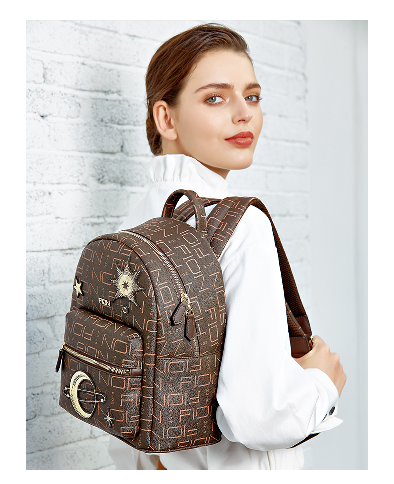 fion/菲安妮双肩包女2020新款 休闲时尚防泼水背包 星空刺绣中包