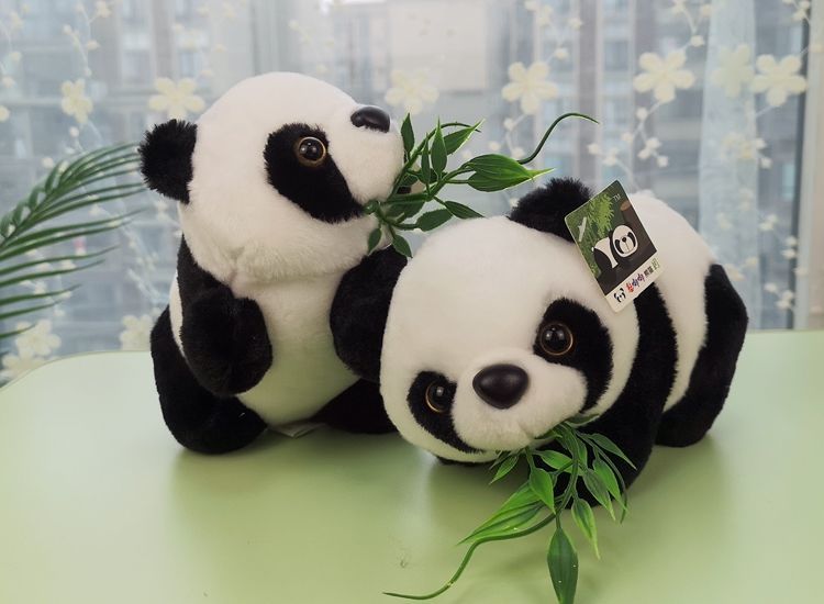 成都熊猫基地纪念品熊猫小公仔毛绒玩具儿童玩偶可爱布娃娃抱抱熊18cm