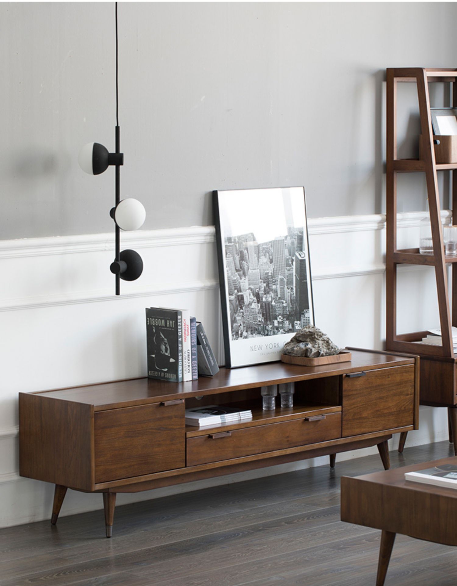 北欧欧电视柜现代简约轻奢风格实木胡桃木色小户型表情电视柜组合定制