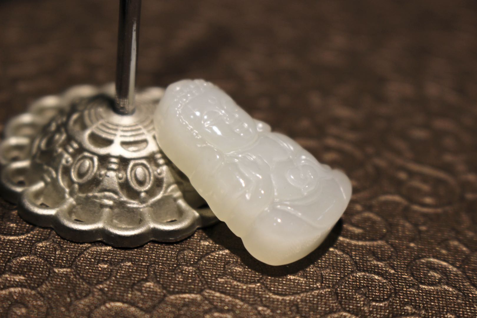 上海宝山苏宁百货城隍珠宝天然和田玉宝宝佛吊坠