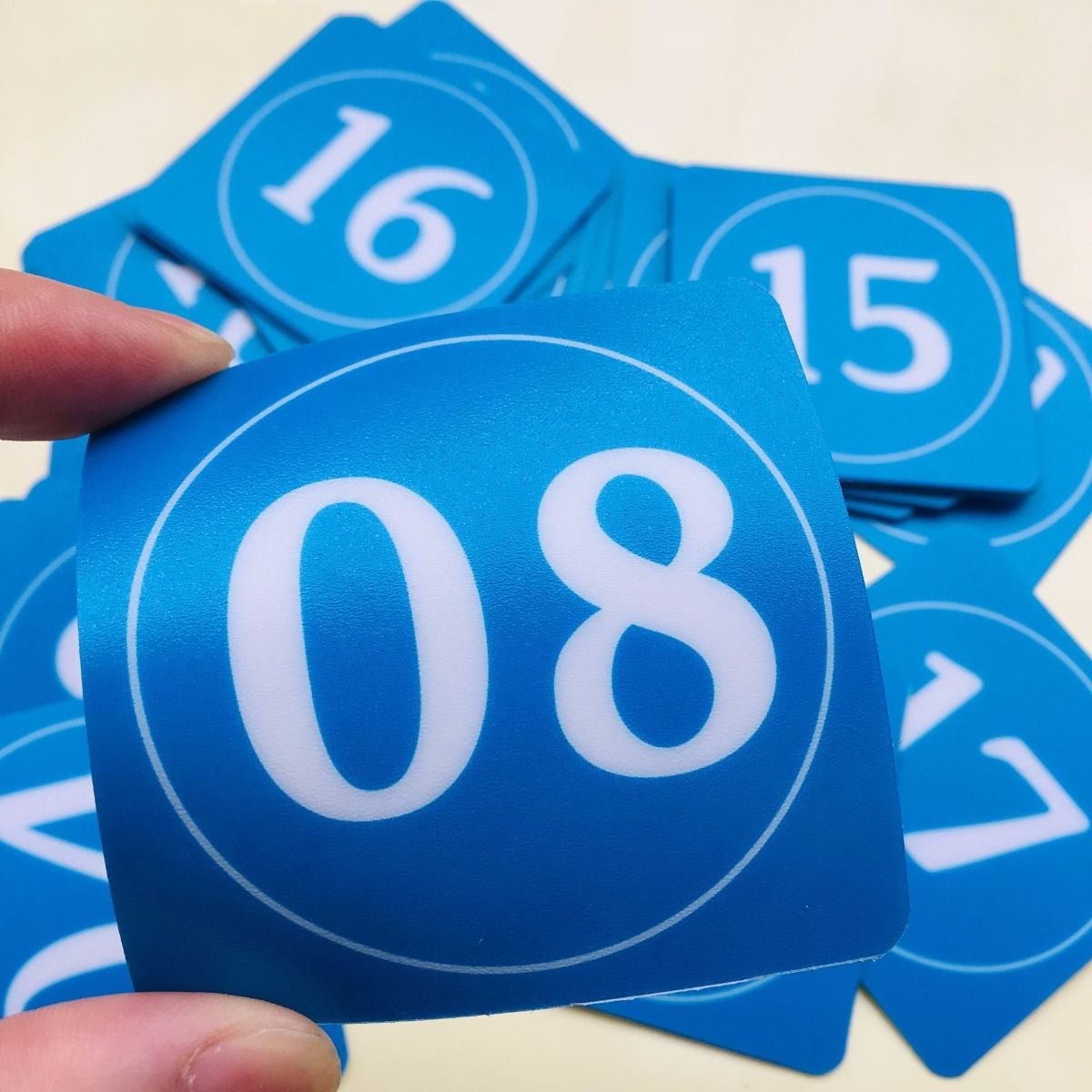 《定制磨砂pvc防水圆形数字贴标签号码牌背胶不干胶贴纸加厚塑料【10
