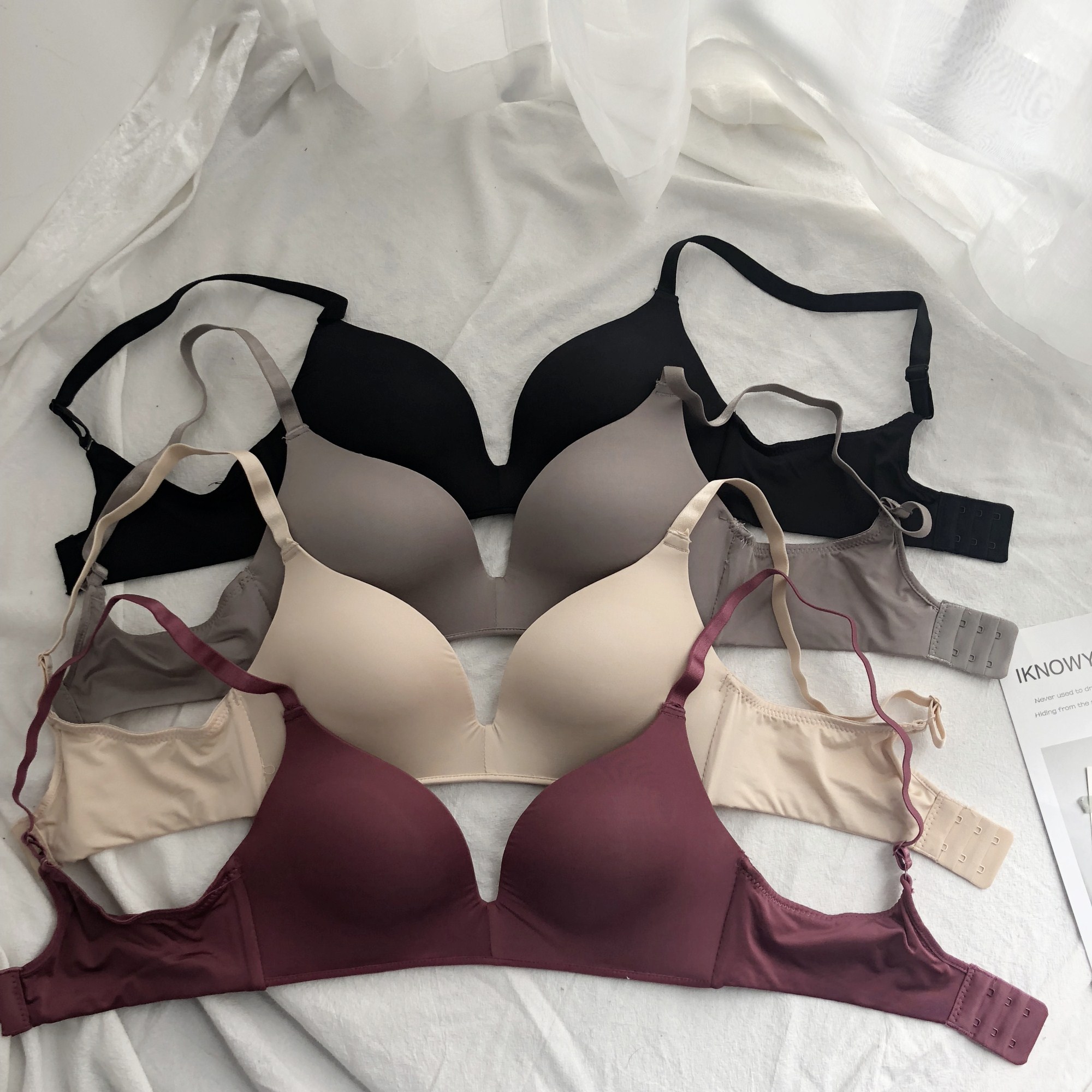 无钢圈聚拢文胸少女胸黑色罩调整型薄款大胸显小无痕内衣高中学生 卓