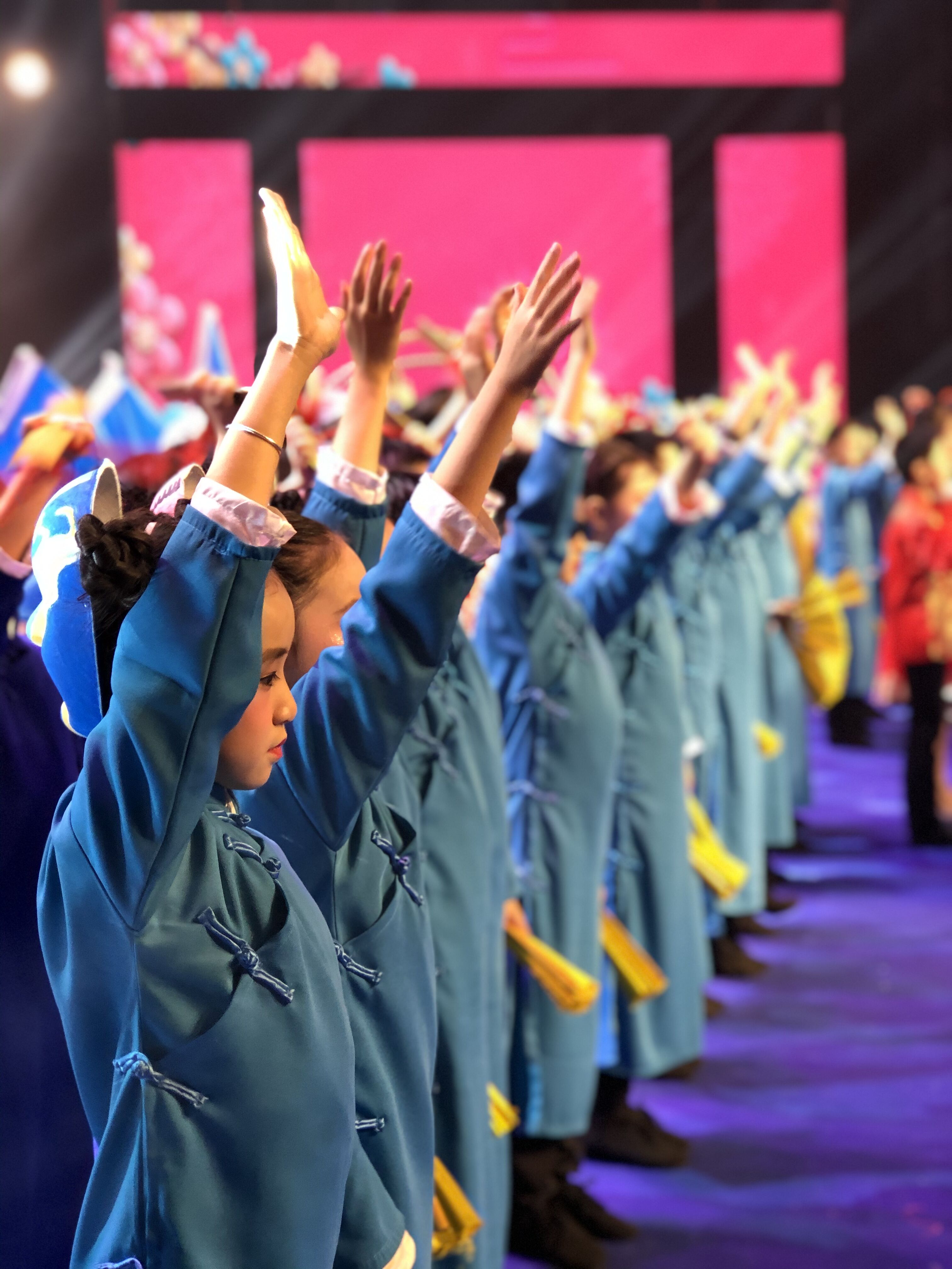 御蓝锦儿童太极功夫扇子说书人响扇竹骨武术扇古典舞表演扇8寸金色