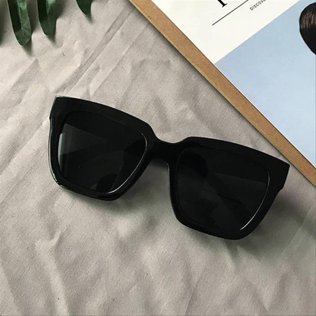 海滩镜片春夏蹦迪纯黑复古风气质款情侣墨镜女网红复古自拍旅行