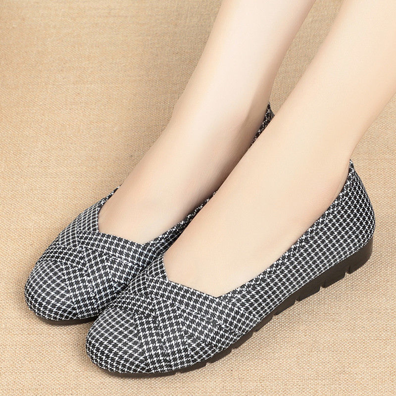 老北京布鞋女鞋妈妈鞋春秋新款平跟中老年女士单鞋防滑平底工作鞋kr