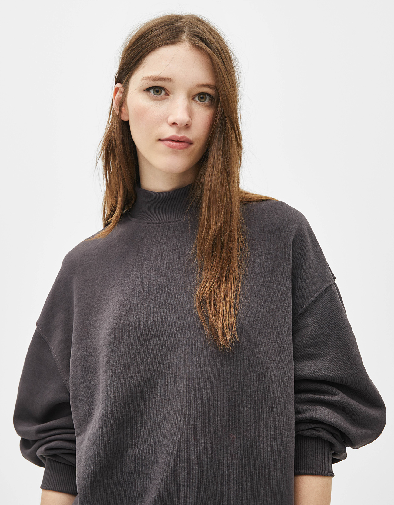 bershka 女士 2019春装新款黑色卫衣半高领宽松运动衫01927111810