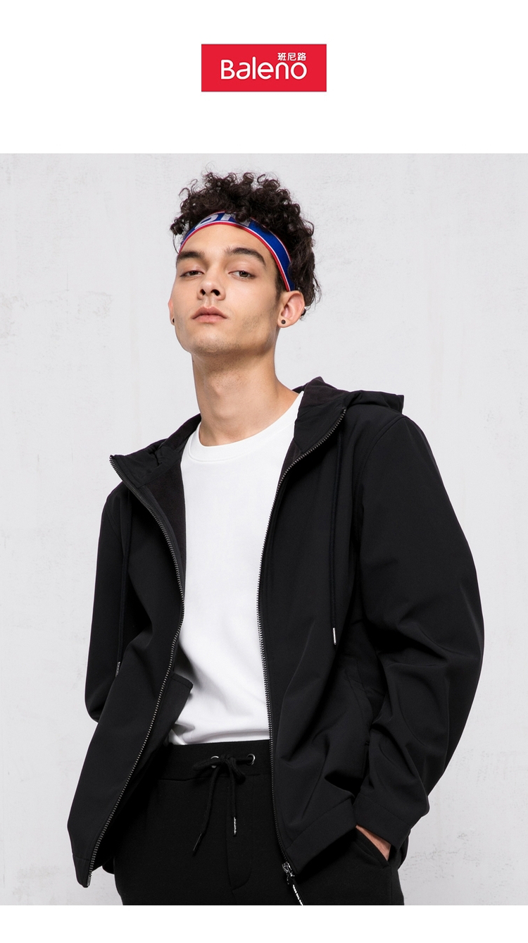 班尼路秋季新款夹克男防水潮流印花黑色连帽外套883