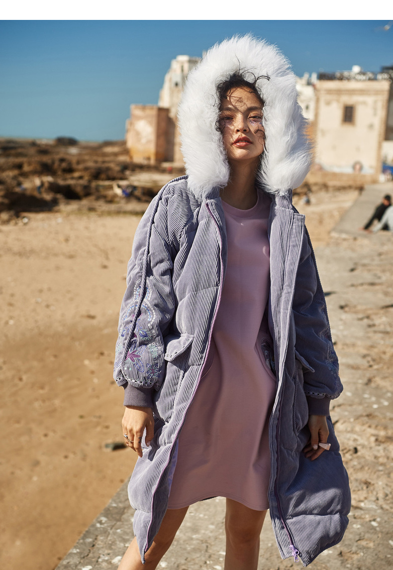 裂帛2020冬季新款文艺复古浪漫刺绣长款毛领连帽插肩羽绒服女51190504