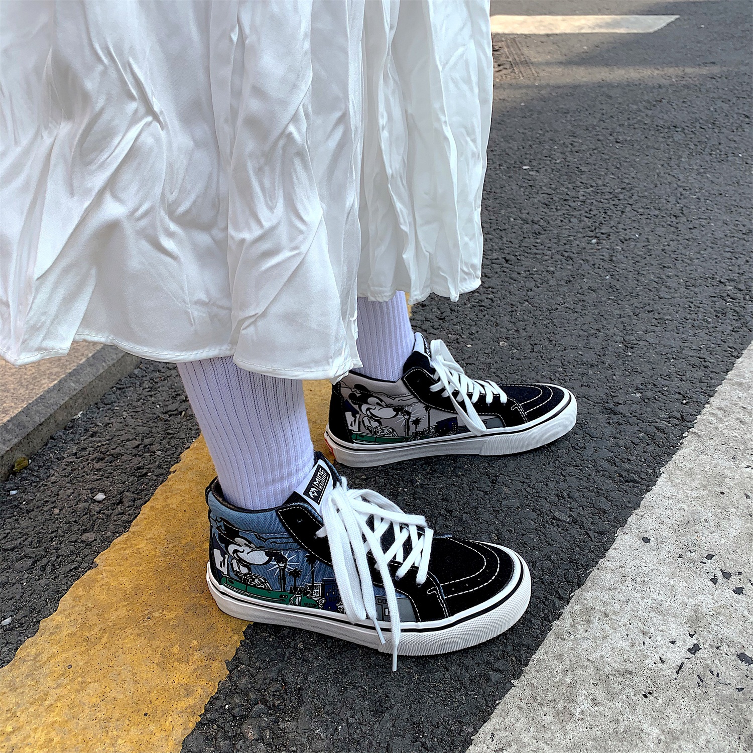 高帮帆布鞋女潮ins网红百搭港风原宿ulzzang学生板鞋卡通涂鸦布鞋 语