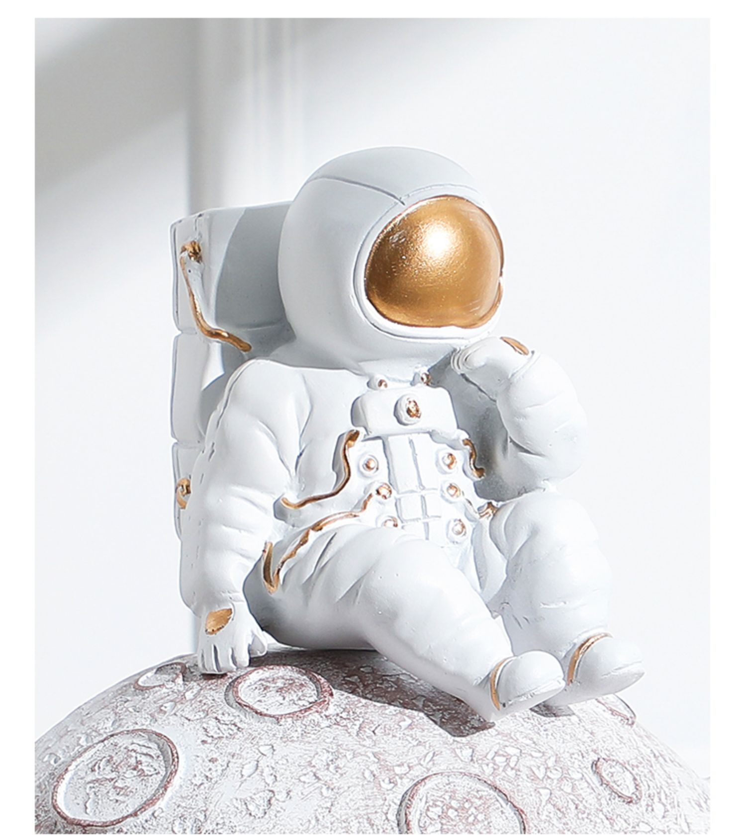 宇航员小摆件汽车内饰品男桌面装饰品北欧创意网红太空人车载玩偶封后