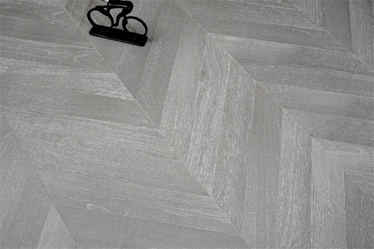 莱诺鱼骨拼多层实木复合地板橡木柚木亚花梨黑胡桃e0环保适用地暖15mm