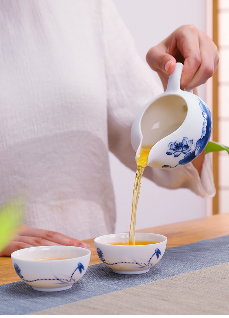陶瓷公道杯手绘分茶器家用荷花青花瓷分茶匀杯装茶器倒茶器 封后 思莲