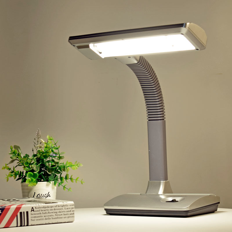 良亮台灯节能荧光护眼台灯学生书桌学习看书写字护眼灯插电银色标配