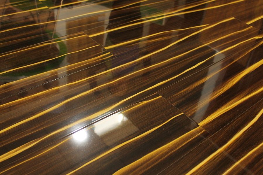 济南高光镜面钢琴漆强化复合地板木地板水晶面环保水洗基材亮面20011