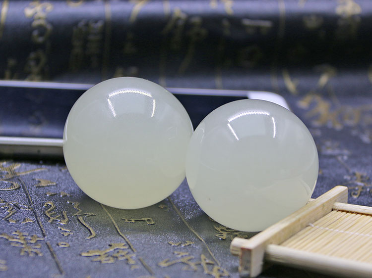 天然冰种玉健身球玉石保健球康复按摩球手把件送长辈玉球玉器把玩