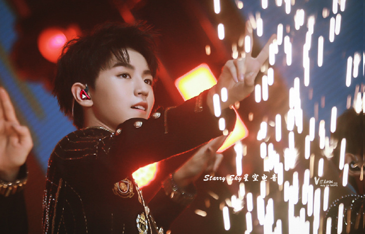 王俊凯tfboys舞台入耳挂耳式明星网红同款耳返手机耳机有线带麦