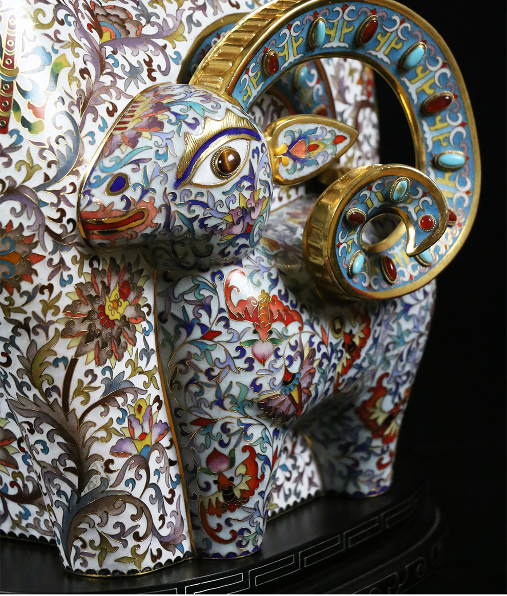 张同禄陶瓷艺术品家居摆件送自己现代中式景泰蓝羊眉吐气中艺堂收藏品