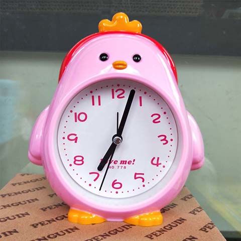 学生闹钟小企鹅钟表挂钟床头钟儿童可爱卡通小表卧室摆件创意钟表 779