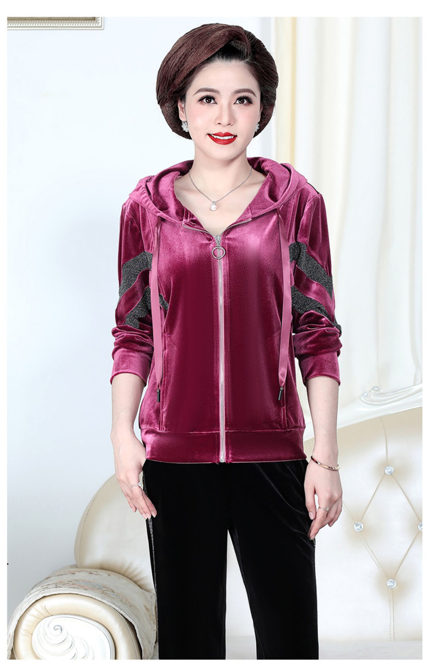 中年妈妈春装金丝绒套装女2021新款中老年运动服春秋洋气上衣外套