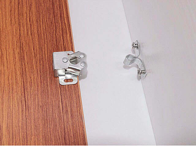 《衣柜门卡扣家具柜门碰五金配件碰珠卡扣老式门夹扣锁扣强力小磁吸