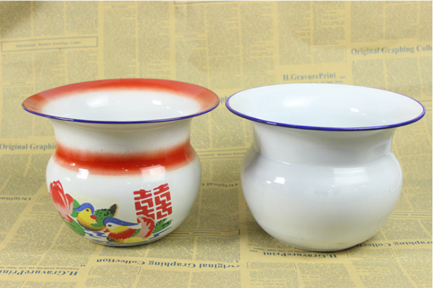 闪电客成人搪瓷尿壶老人尿桶加厚带盖老式尿盆家用孕妇高脚痰盂罐女