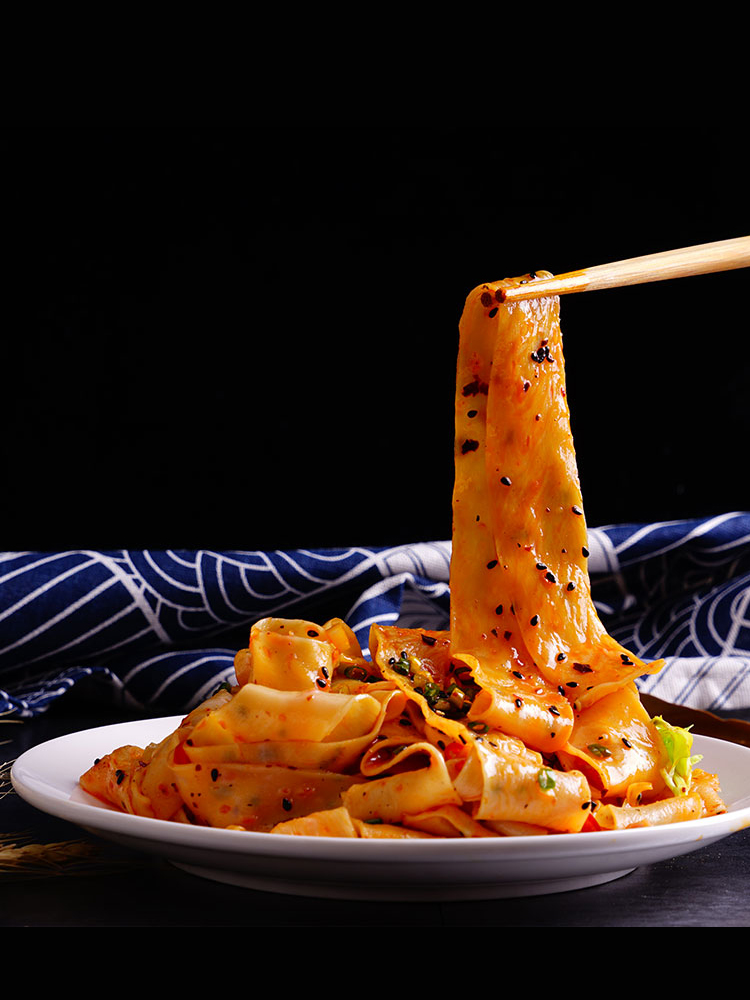 红油面皮整装速食拌面宽泡擀面皮非油炸方便面批发凉皮红油面皮20包