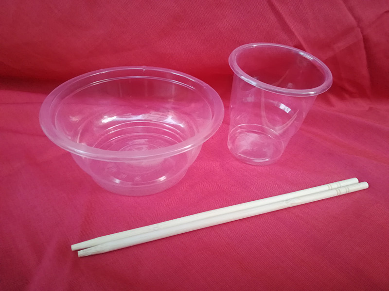 一次性碗筷套装家用婚庆酒席聚会烧烤餐具杯子勺子塑料圆形厚餐盒 50