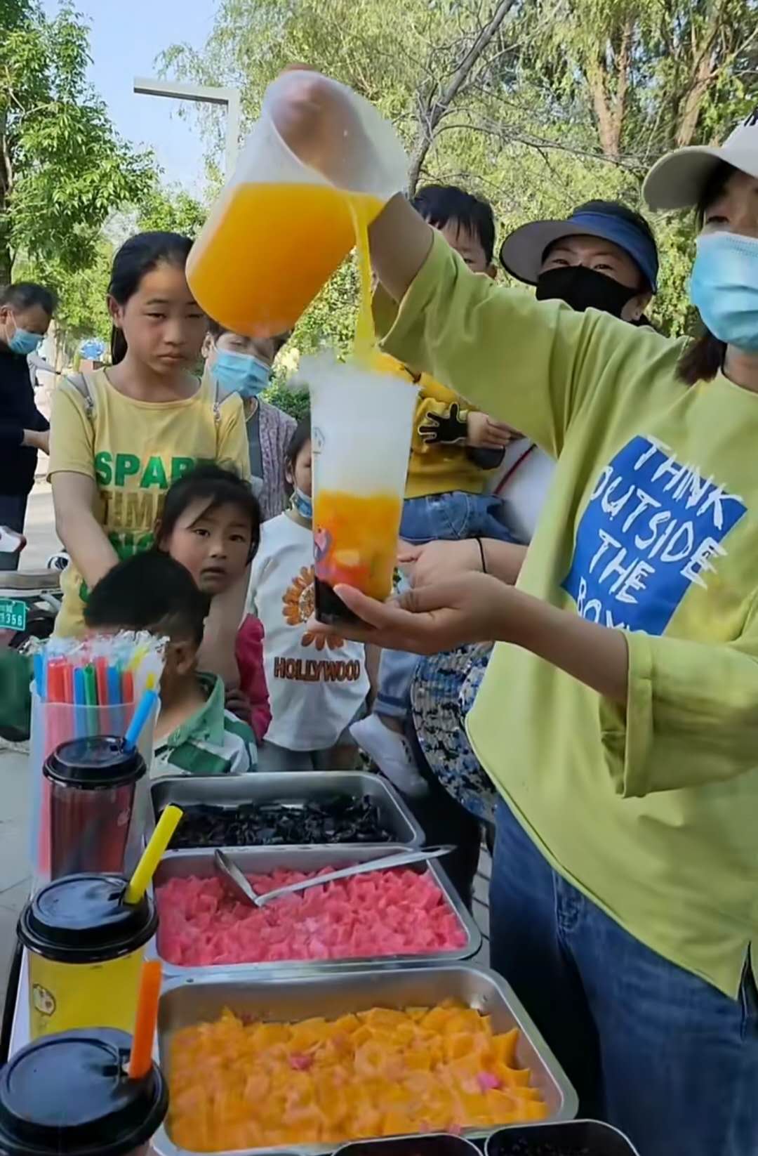 夏季移动冷饮摆摊机古达网红冒烟冷饮机果汁流动饮料机器商用设备饮品