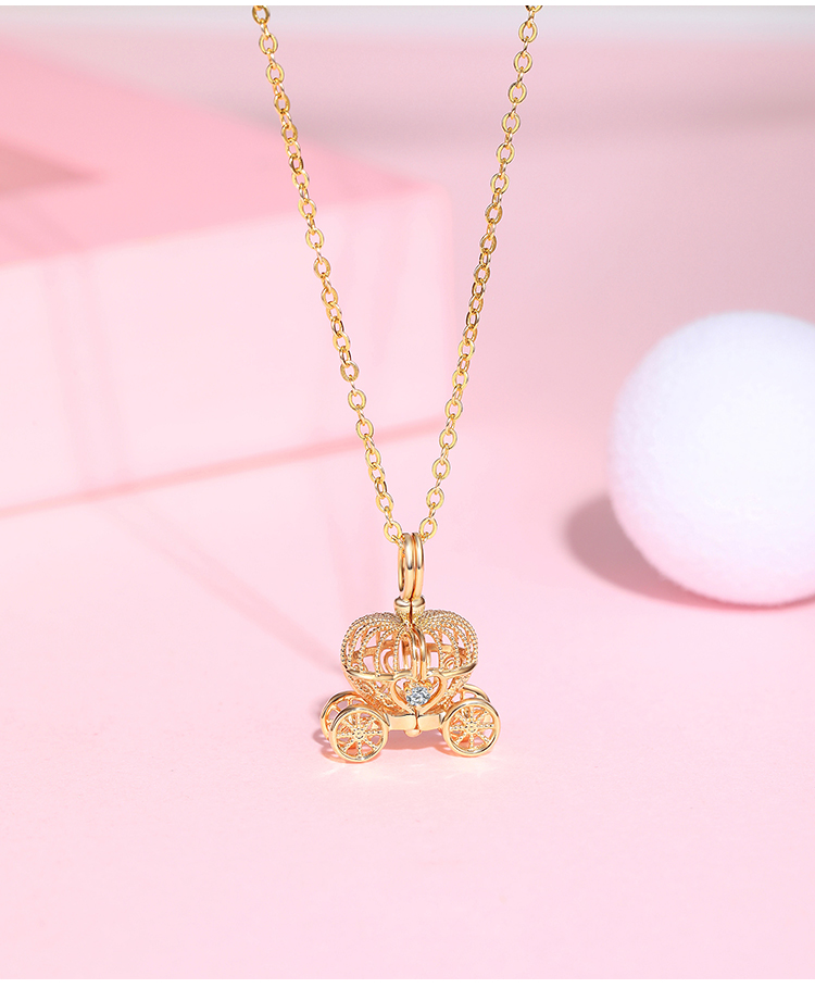佐卡伊18k钻石吊坠项链南瓜马车镂空钻石吊坠