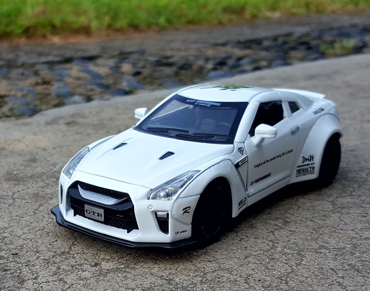 132日产尼桑gtr跑车合金汽车模型仿真金属车模声光回力玩具摆件