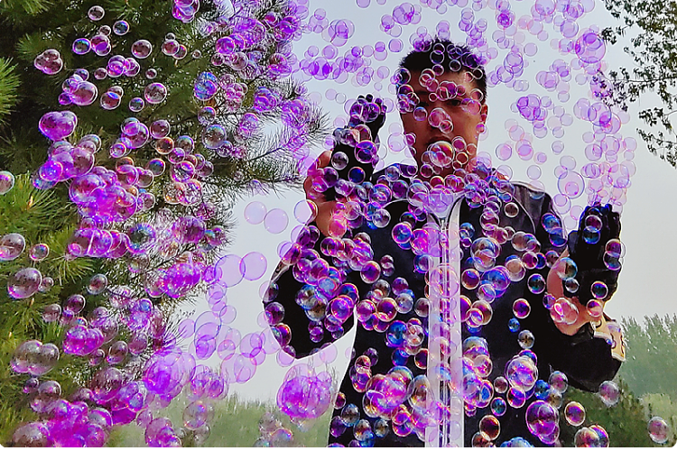 水晶泡泡机网红加特林泡泡机粉紫色8八孔吹泡泡棒枪电动儿童玩具真